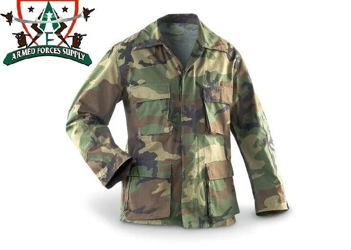 - Rabbit grass rack to prevent waste food box ARMY WOODLAND UNIFORM JACKET