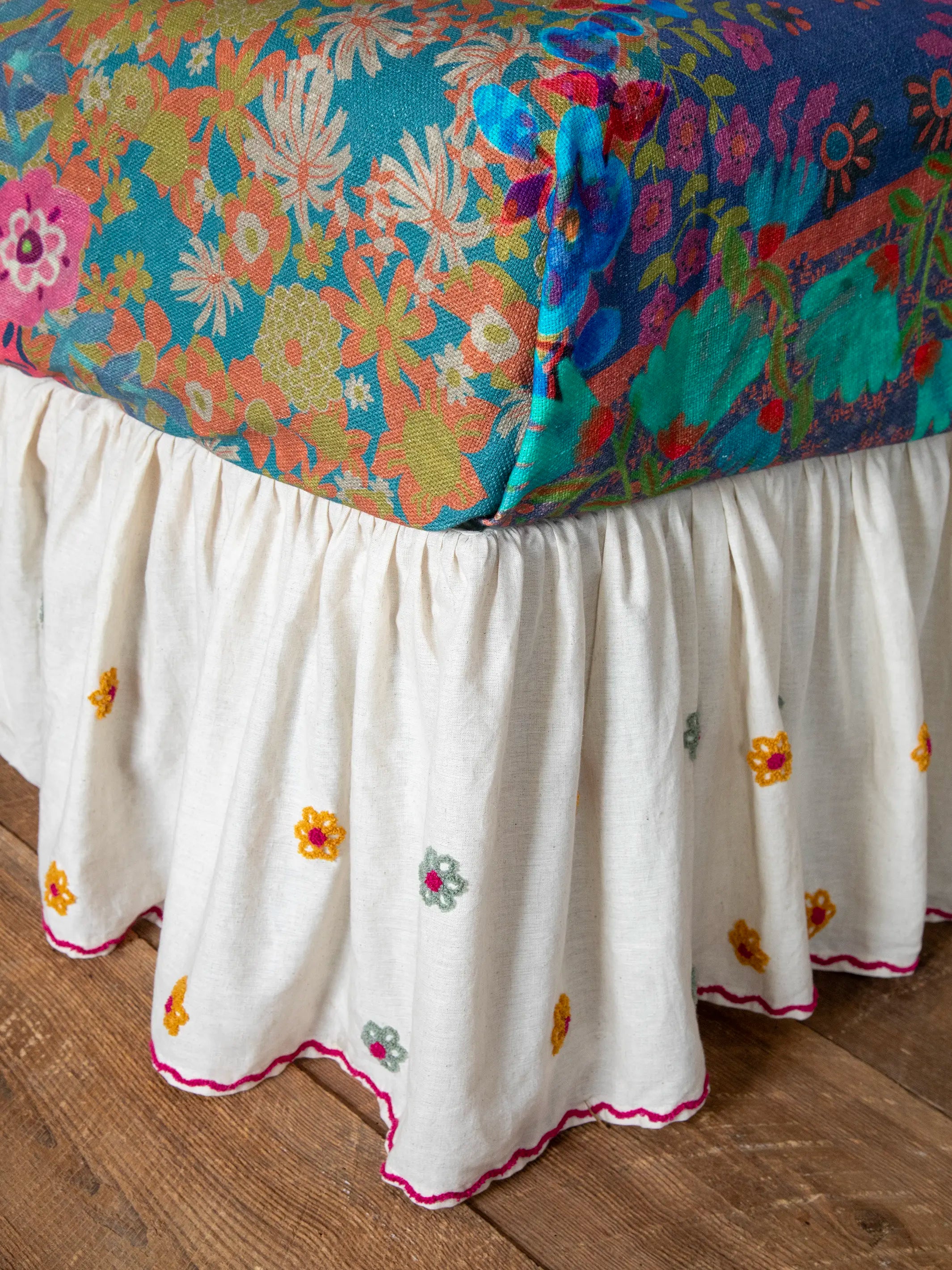 - Air box TSA certified check-in Goes With Everything Tufted Bed Skirt - Cream Floral