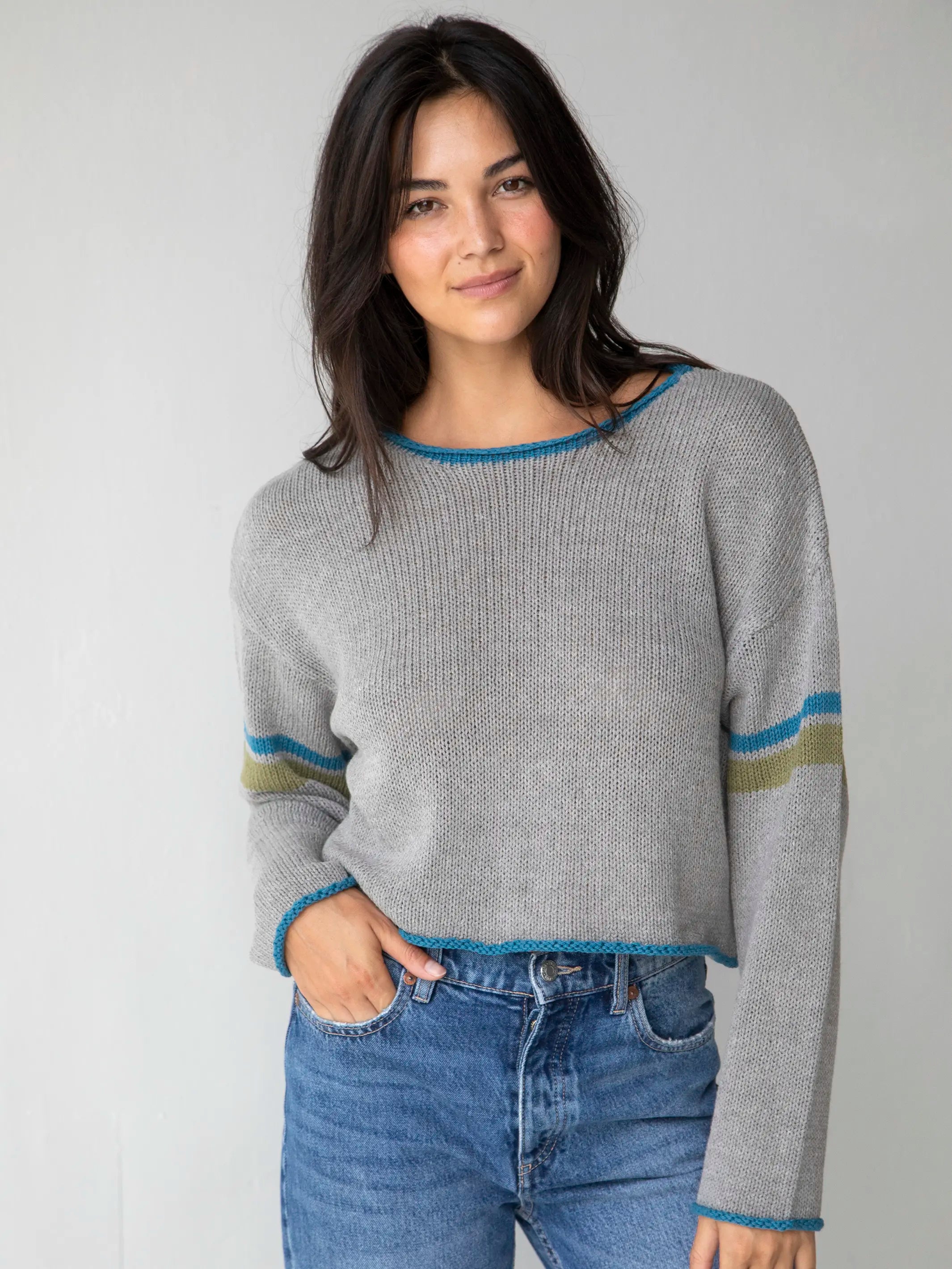 -Anti-scratch scratching board AND cat bed in one Intarsia Layering Sweater - Heather Grey
