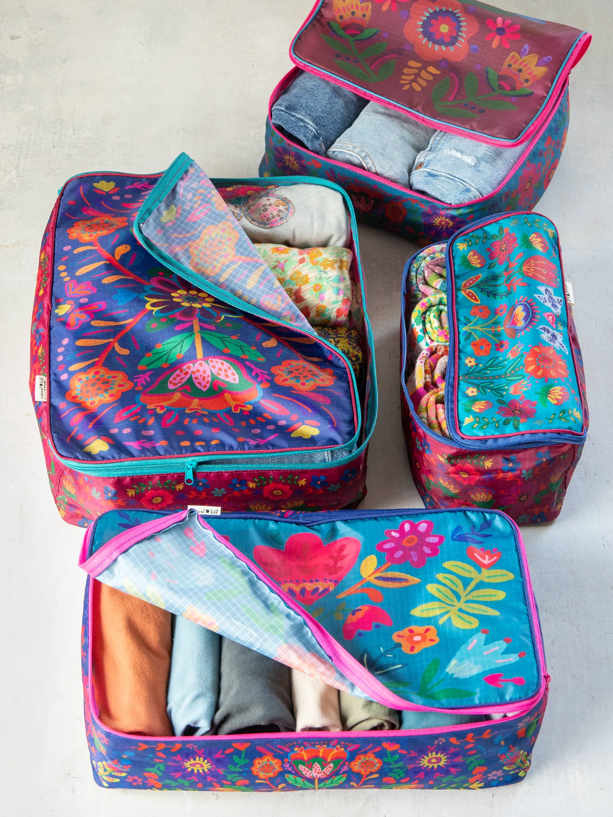 - Dog anti-slip mat Travel Packing Cubes, Set of 4 - Multi Folk Flower