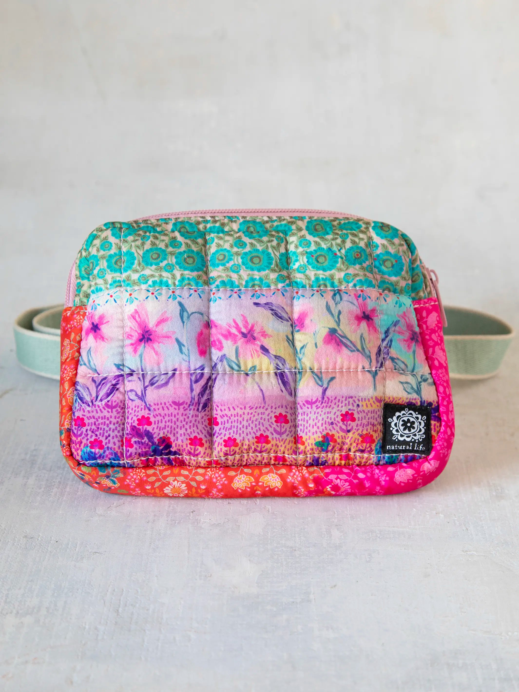 - Chinchilla cooling ice nest ceramic plate Everyday Puffy Fanny Pack - Pink Watercolor Patchwork